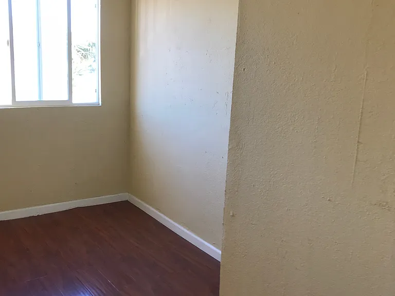 6505 S Vermont Ave — Photo 8