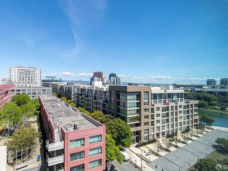300 Berry St #907 — Photo 2