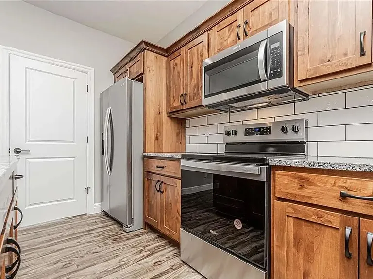1642 Kenneth Dr — Photo 8