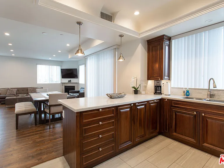 907 S Shenandoah St #302 — Photo 3