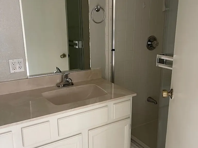 717 E Peila Ave — Photo 12