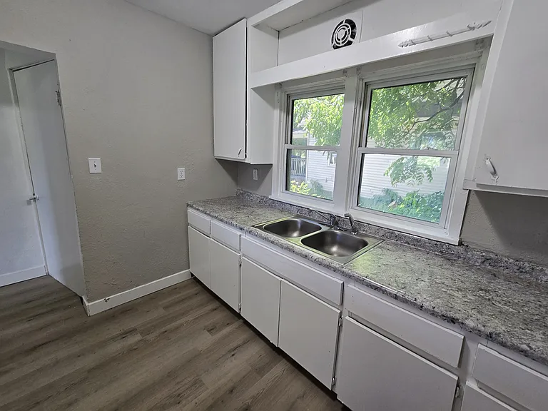 707 Webster St — Photo 16