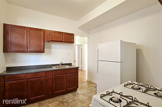 5658 S Peoria St Apartments Chicago Kitchen_02