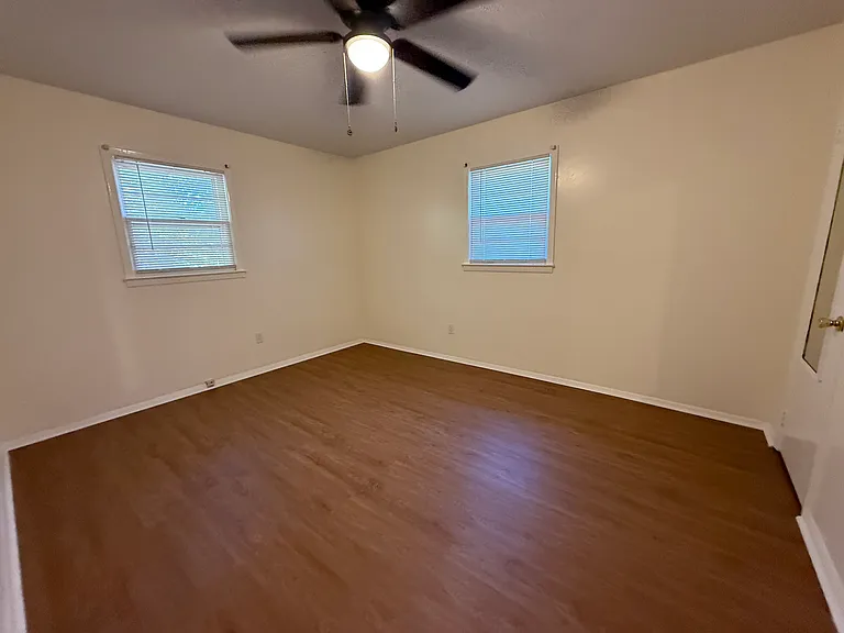431 Alabama Ave — Photo 5