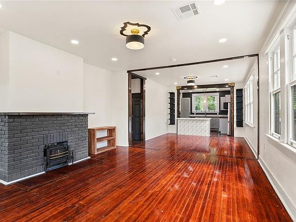3rd image of 2316 Cambronne St