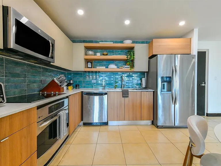 103 Avenue De Diego #1802 — Photo 9