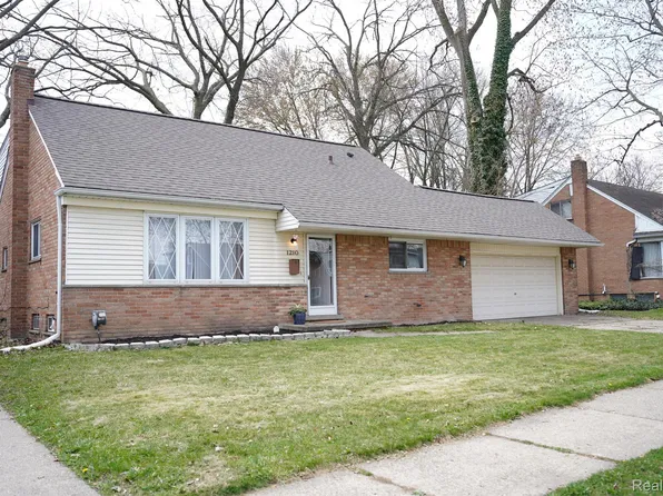 1210 Key West Dr, Clawson, MI 48017