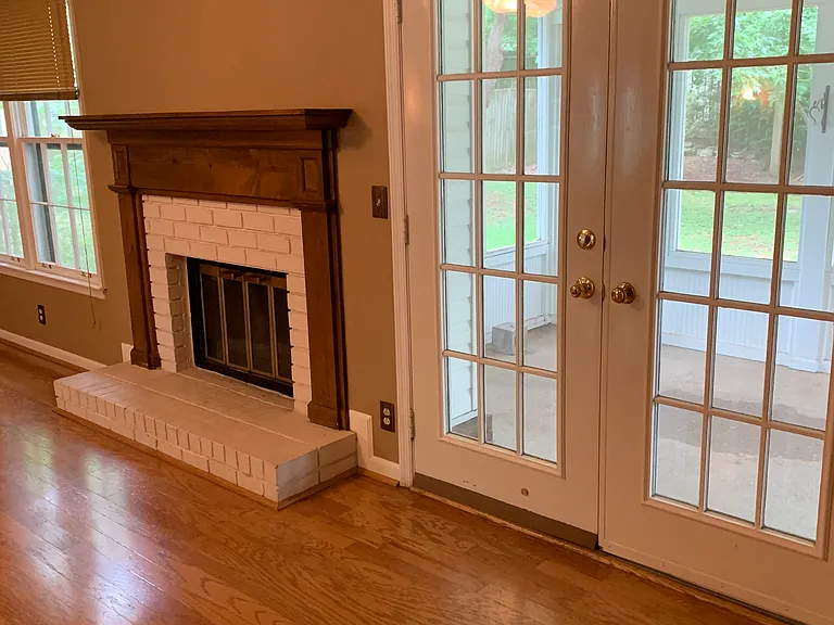 637 Sugartree Ln — Photo 10