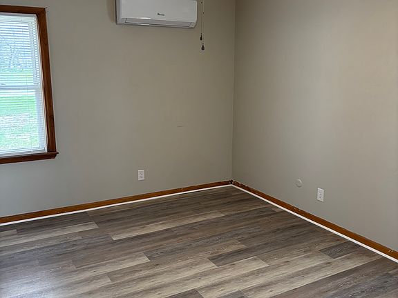 5th image of 405 E Christy St