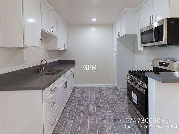 5th image of 12828 Oxnard St APT 8