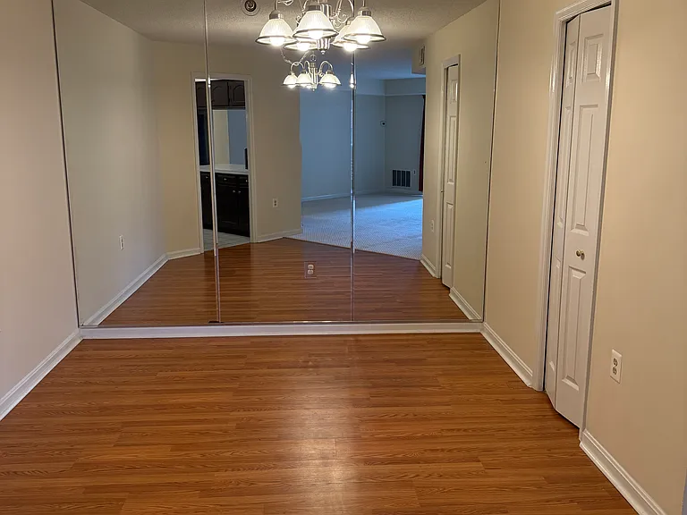 1301 N Courthouse Rd #910 — Photo 5