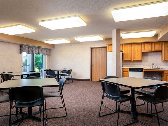 4th image of 2205 Shenandoah Ln N APT 102