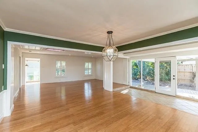452 Delaine Dr — Photo 8