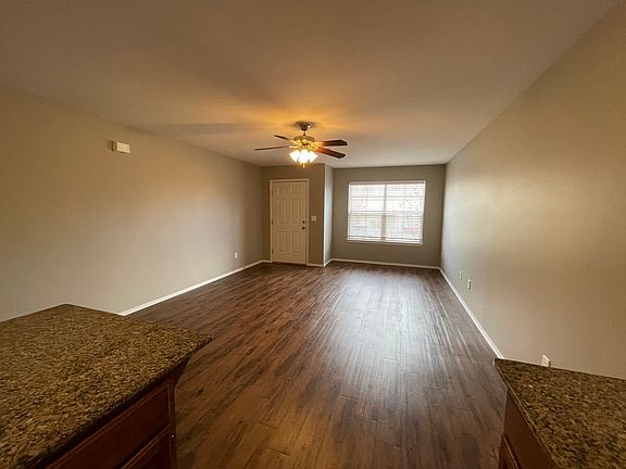 4th image of 3002 SW Deerfield Blvd Unit 1