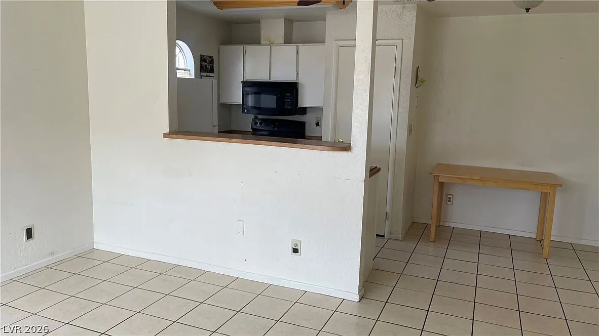 1 bed, 1.0 bath, 585 sqft, $1,000 — Photo 3