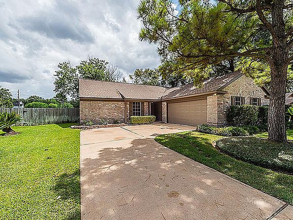 3rd image of 8102 Pine Falls Dr