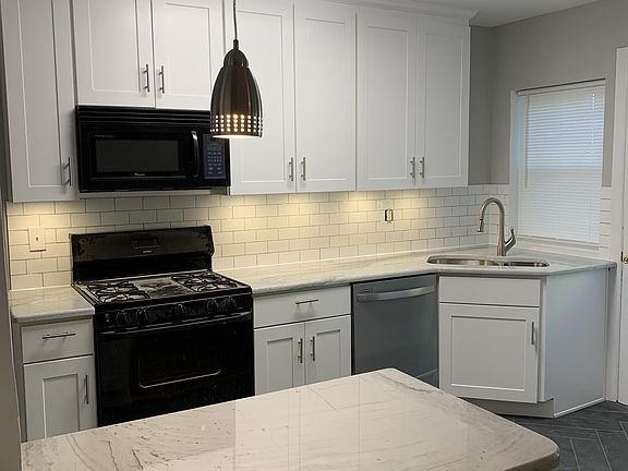 5th image of 407 Geddes St