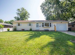 122 Arrow Dr, Pekin, IL 61554
