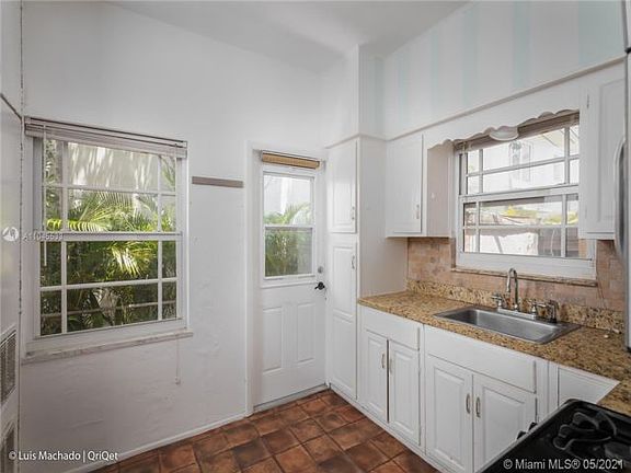 5th image of 737 Lenox Ave