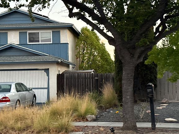 2nd image of 3835 Trieste Dr