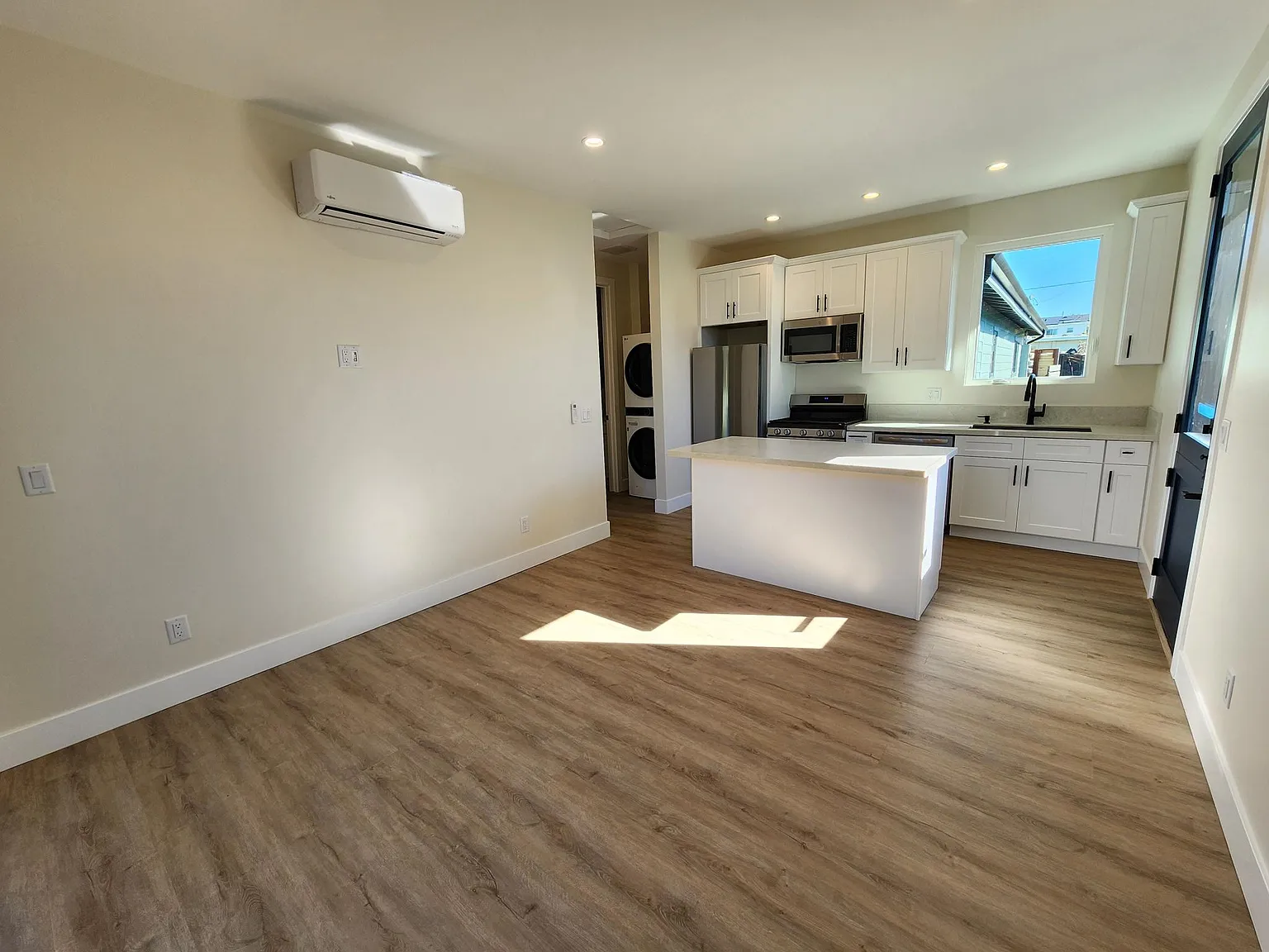 1 bed, 500 sqft, $2,995 — Photo 3