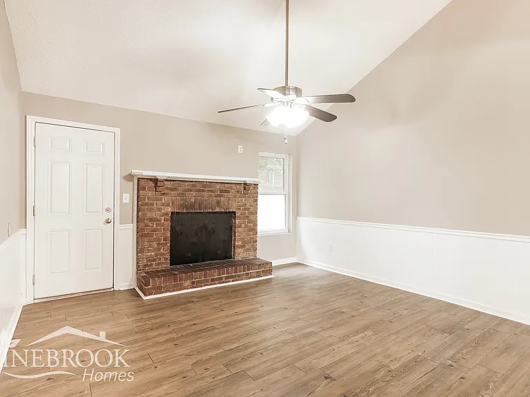 2315 Rutherford Ave — Photo 3