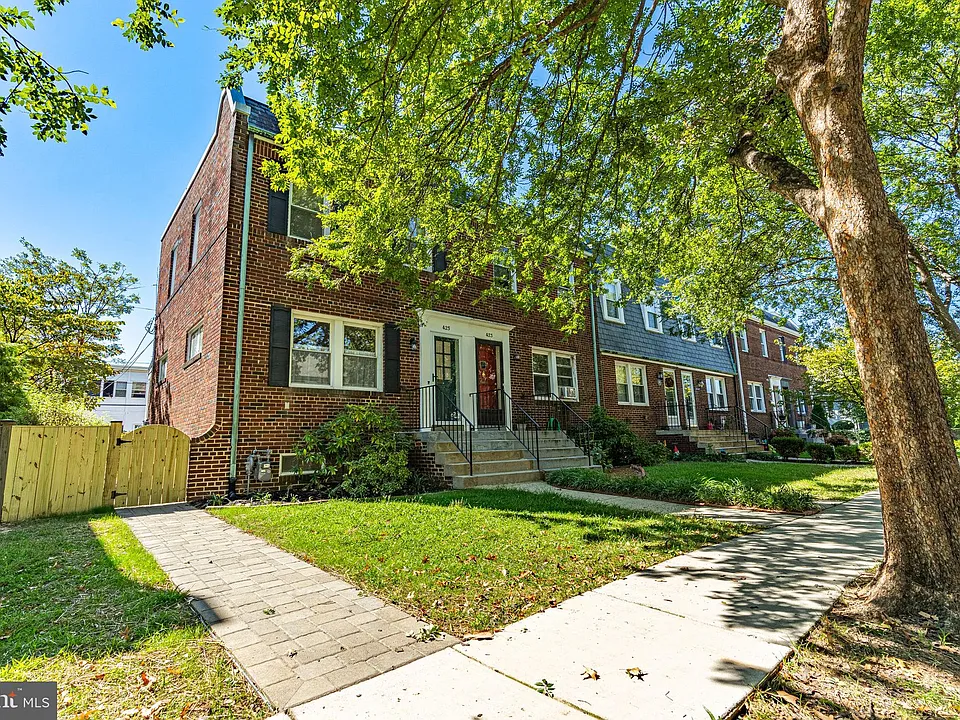 425 E Luray Ave
