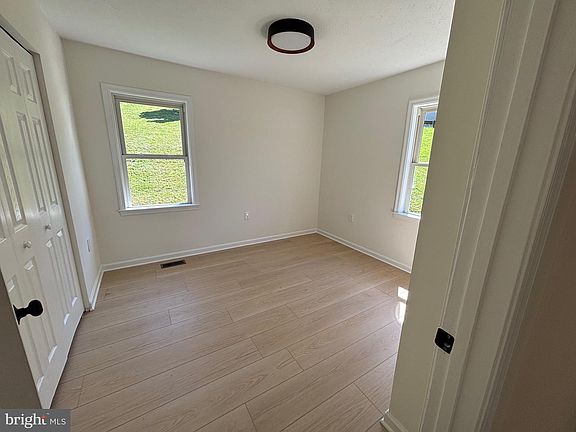 5th image of 101 Vickers Way