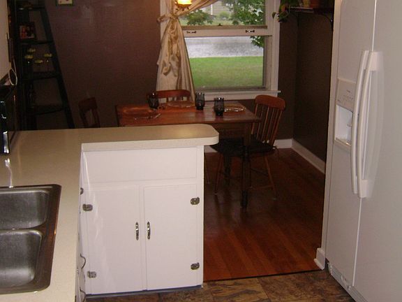 Eat in kitchen/dining