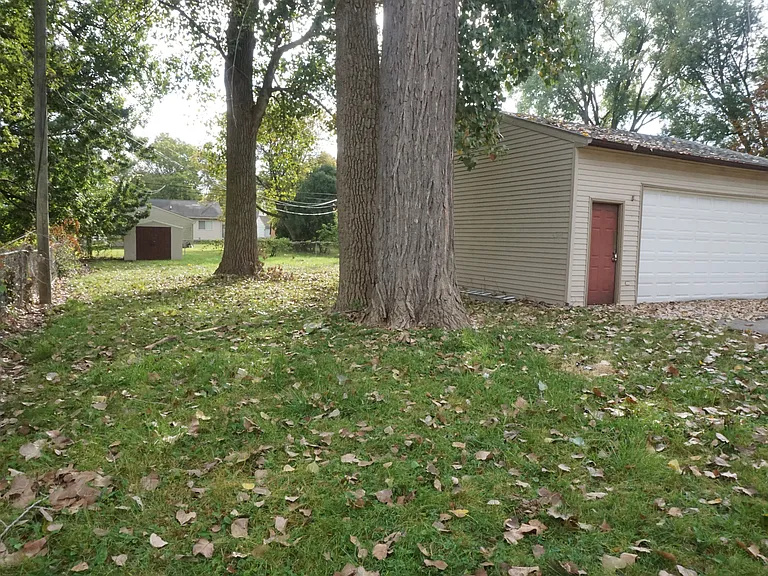 27300 Edward St — Photo 10