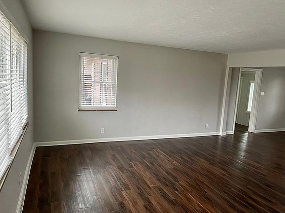 3rd image of 126 Roosevelt Dr