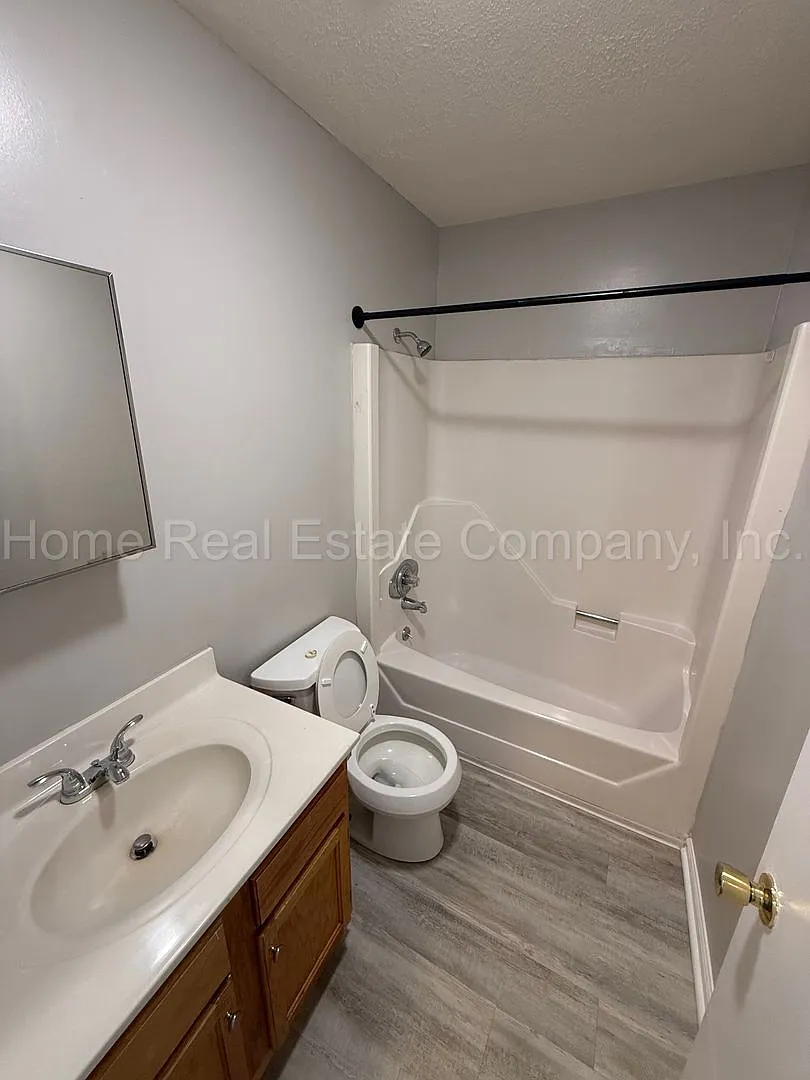 1002 Salisbury St — Photo 4
