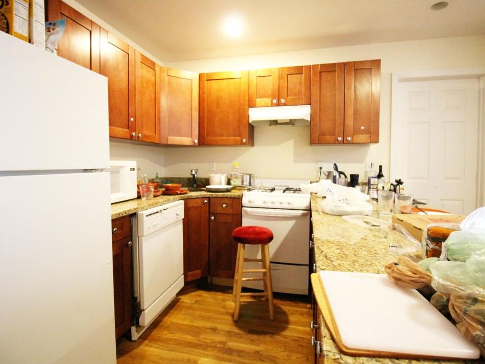 1st image of 68 Egmont St #Yy0