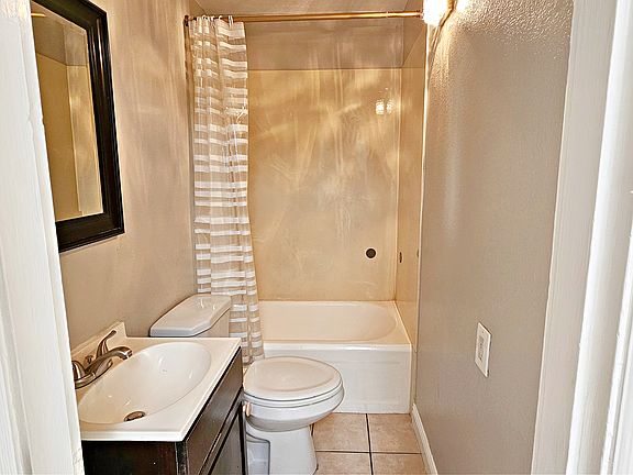 2nd image of 415-441 W 10th St #1B-1Ba-480Sqft