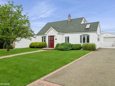 34 Castle Lane, Levittown, NY, 11756