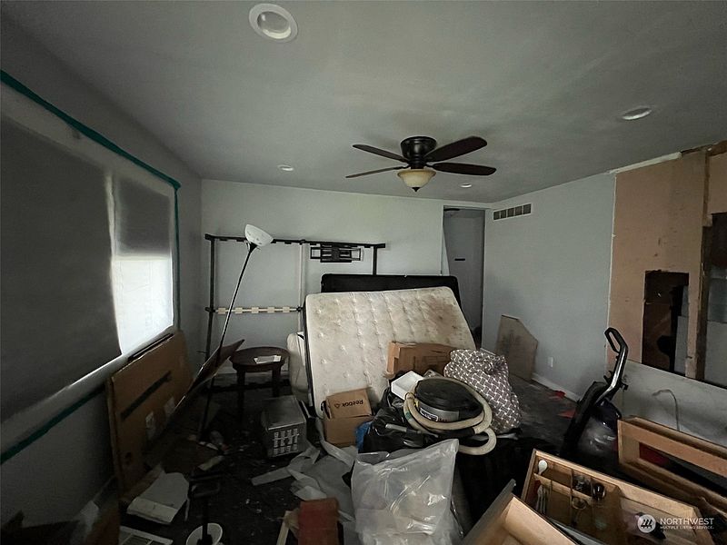 3rd image of 215 3rd Avenue N