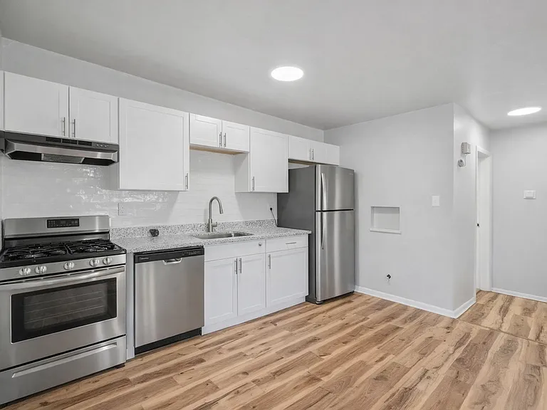 Aspen Creek Apartments — Photo 2