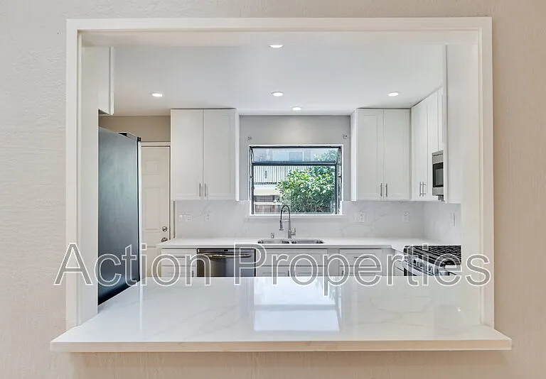 720 Fremont St — Photo 5