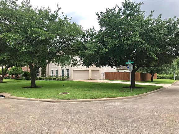 3rd image of 5502 Darschelle Dr