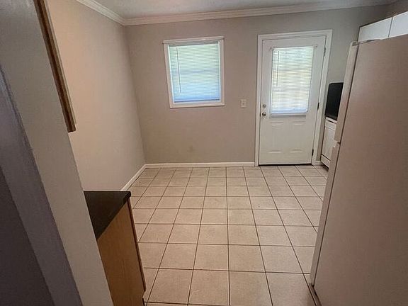 4th image of 4690 Cook Dr