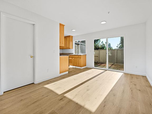 5th image of 319 Algiers Court