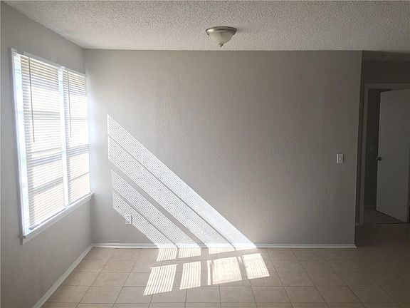 5th image of 4221 SE 43rd St