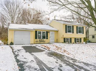 29 Trillium Ln, West Henrietta, NY 14586
