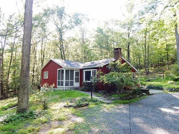 3rd image of 114 Wood Hill Ln
