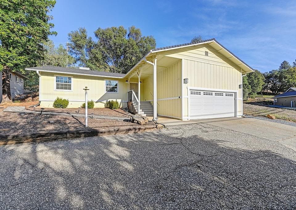 1st image of 14967 Torrey Pines Dr