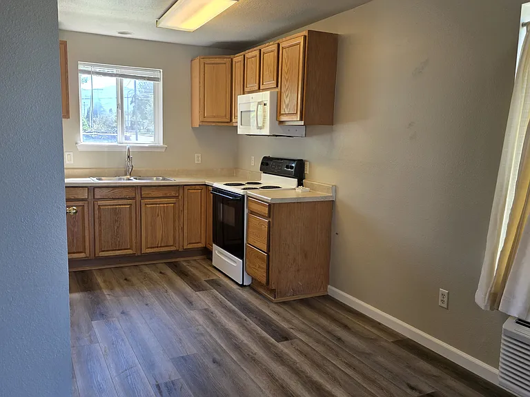423 S Peach St #2 — Photo 4