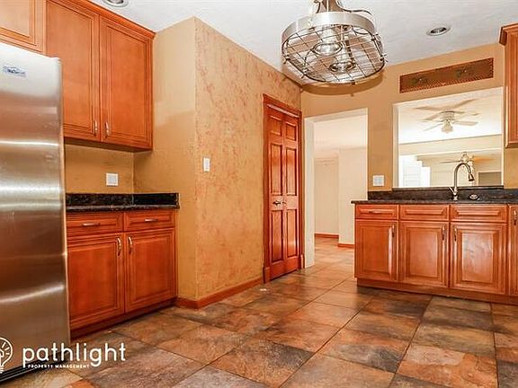 5th image of 1003 Palm Terrace Dr