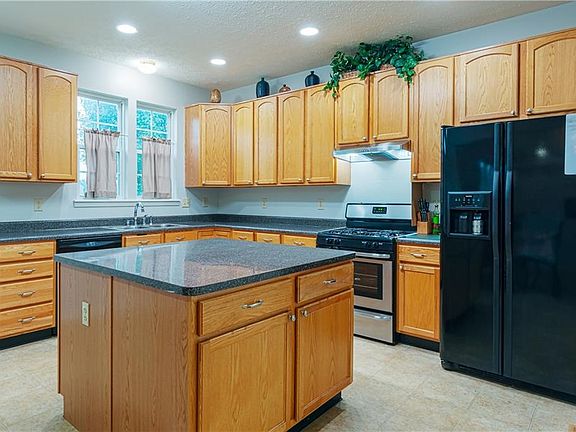 5th image of 2115 Silver Rose Dr