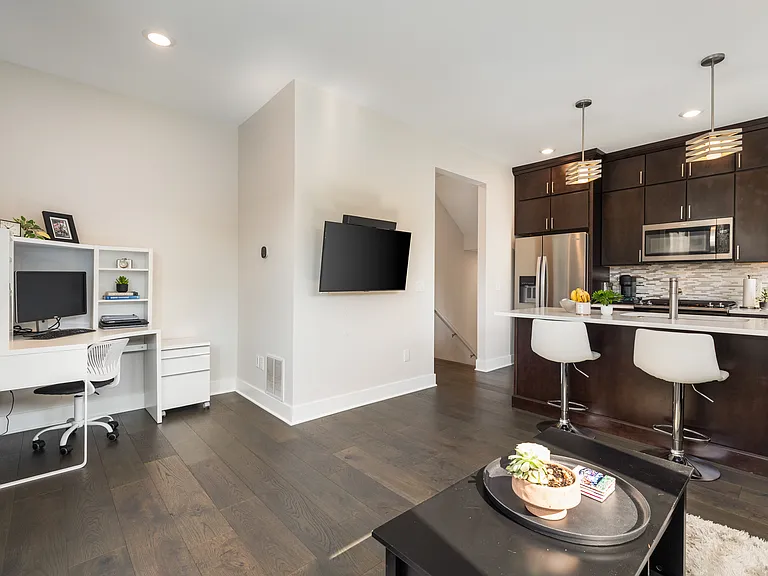 635 Fairview Ave NE #1 — Photo 6