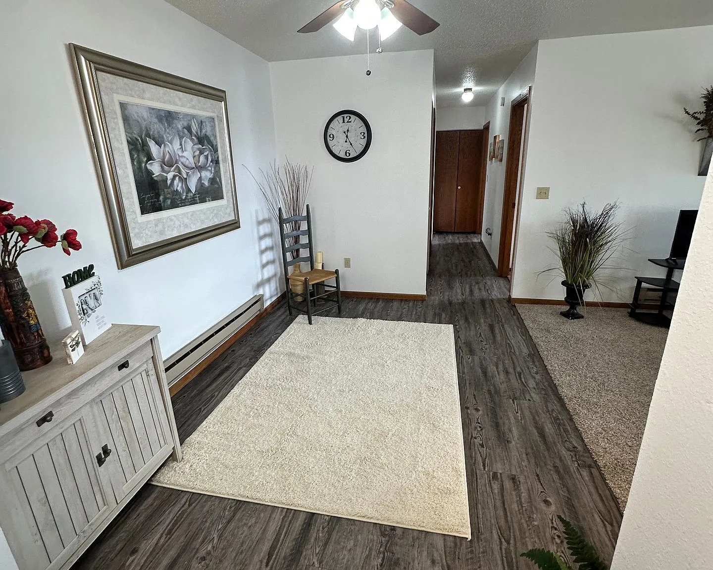 Comfortable, Pet-Friendly Apartments Prime Location & All-Inclusive Perks! — Photo 3